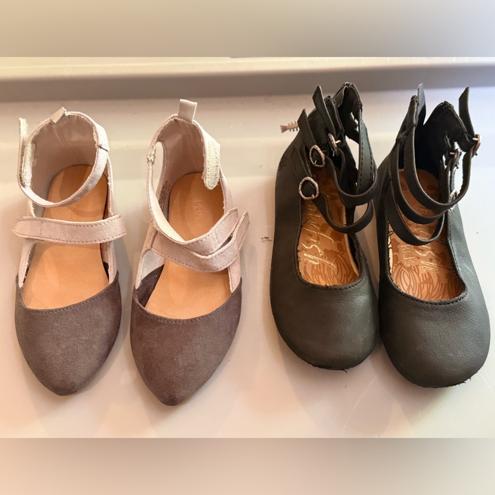 Stylish Black and Gray Flats